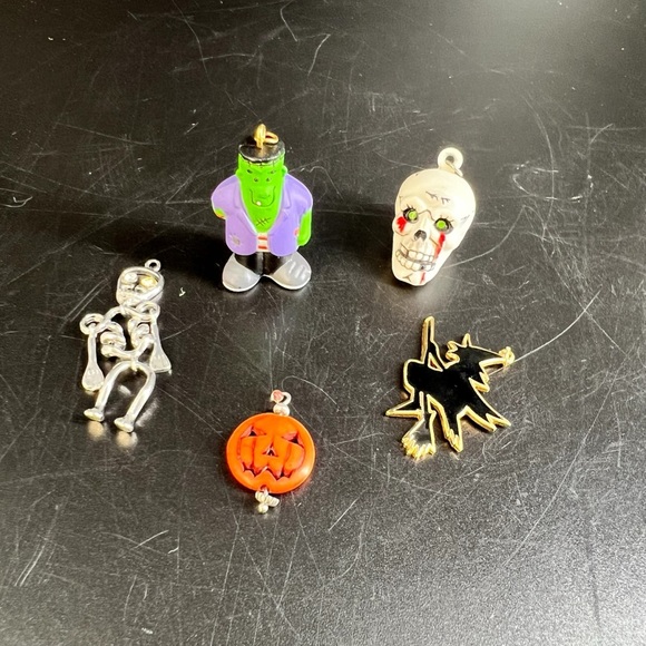 Halloween Mixed Necklace Pendants Lot Of 5 Pumpkin Cat Skeletons Frankenstein - Picture 2 of 6